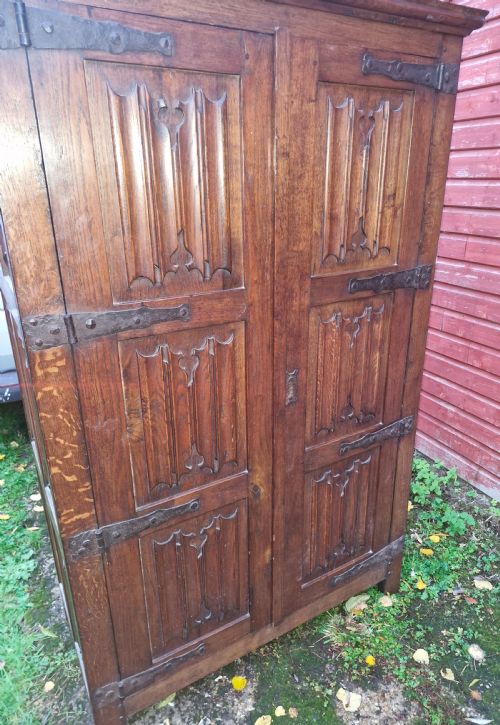 EARLY 20TH GOTHIC OAK 2 DOOR HALL WARDROBE - ADDITIONAL PHOTO 7