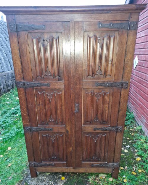 EARLY 20TH GOTHIC OAK 2 DOOR HALL WARDROBE - ADDITIONAL PHOTO 11