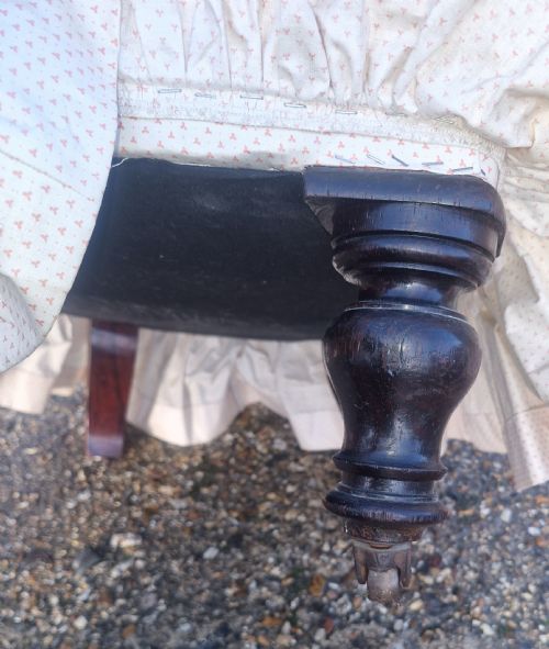 VICTORIAN ROSEWOOD BUTTON BACK UPHOLSTERED ARMCHAIR - ADDITIONAL PHOTO 2
