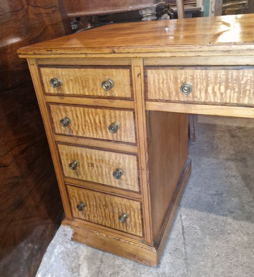 VICTORIAN ASH AND HUNGARIAN ASH KNEEHOLE PEDESTAL WRITING DESK - ADDITIONAL PHOTO 5