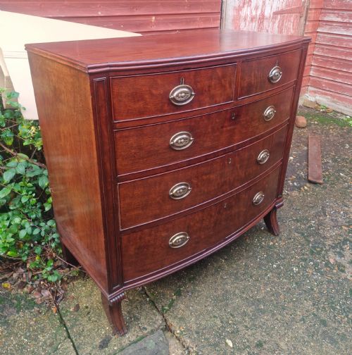 REGENCY MAHOGANY BOW FRONT CHEST OF DRAWERS WITH SABRE FRONT LEGS - ADDITIONAL PHOTO 6