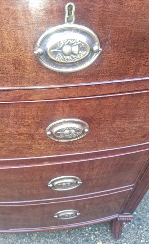 REGENCY MAHOGANY BOW FRONT CHEST OF DRAWERS WITH SABRE FRONT LEGS - ADDITIONAL PHOTO 11