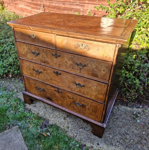 EARLY 18TH CENTURY WALNUT CHEST OF DRAWERS FOR RESTORATION - ADDITIONAL PHOTO 1