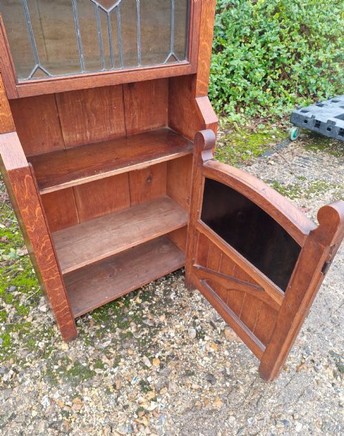 UNUSUAL ARTS AND CRAFTS OAK BOOKCASE CABINET - ADDITIONAL PHOTO 2