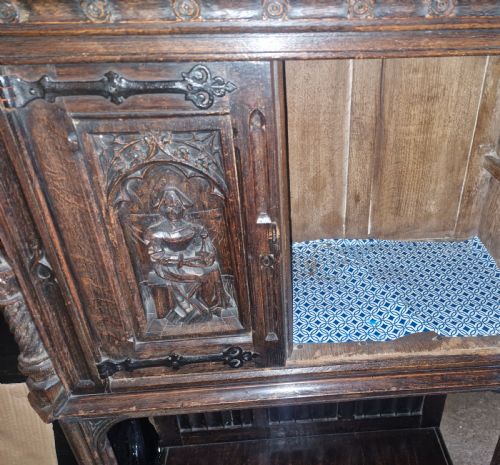 VICTORIAN CARVED OAK GOTHIC REVIVAL HALL CUPBOARD - ADDITIONAL PHOTO 4