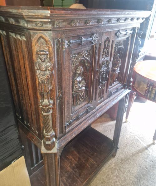 VICTORIAN CARVED OAK GOTHIC REVIVAL HALL CUPBOARD - ADDITIONAL PHOTO 6