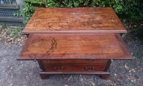 GEORGIAN MAHOGANY BACHELOR'S CHEST WITH BRUSHING SLIDE - ADDITIONAL PHOTO 2