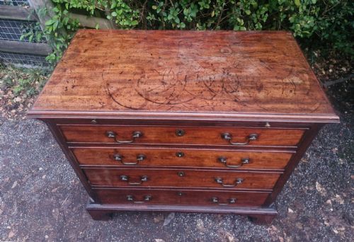 GEORGIAN MAHOGANY BACHELOR'S CHEST WITH BRUSHING SLIDE - ADDITIONAL PHOTO 12