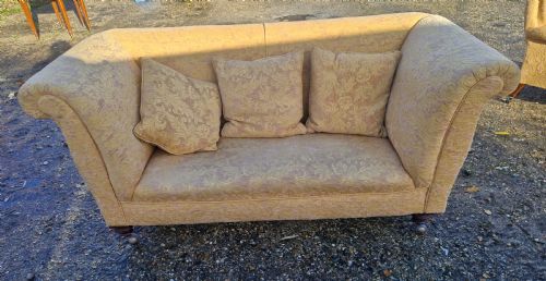 LATE VICTORIAN UPHOLSTERED 2 SEATER SOFA IN THE STYLE OF HOWARD - ADDITIONAL PHOTO 4