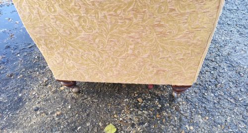 LATE VICTORIAN UPHOLSTERED 2 SEATER SOFA IN THE STYLE OF HOWARD - ADDITIONAL PHOTO 9