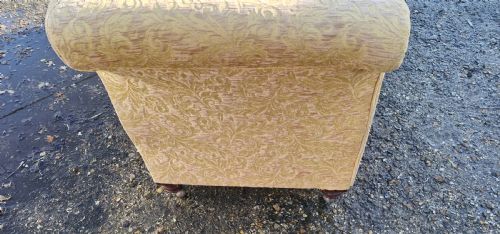 LATE VICTORIAN UPHOLSTERED 2 SEATER SOFA IN THE STYLE OF HOWARD - ADDITIONAL PHOTO 11