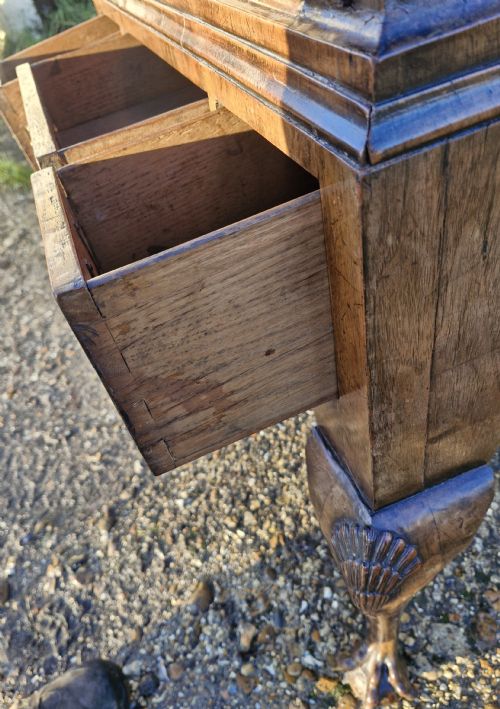 SMALL EARLY 20TH CENTURY WALNUT QUEEN ANNE STYLE BUREAU - ADDITIONAL PHOTO 1