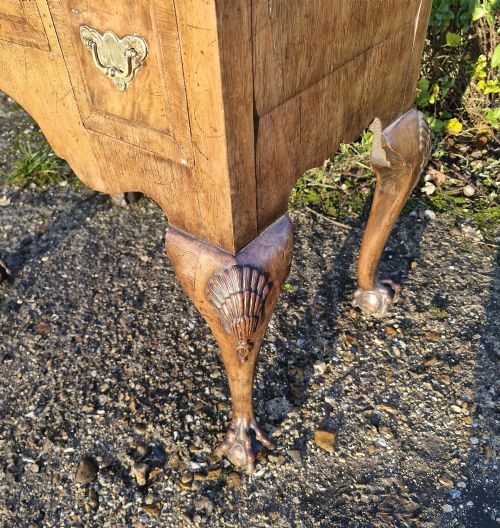 SMALL EARLY 20TH CENTURY WALNUT QUEEN ANNE STYLE BUREAU - ADDITIONAL PHOTO 7