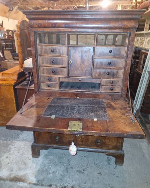EARLY 18TH CENTURY WALNUT ESCRITOIRE - ADDITIONAL PHOTO 4