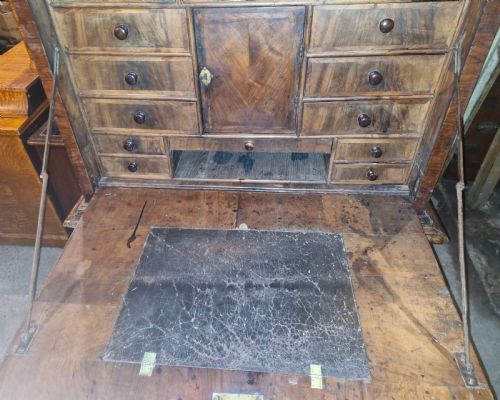 EARLY 18TH CENTURY WALNUT ESCRITOIRE - ADDITIONAL PHOTO 6