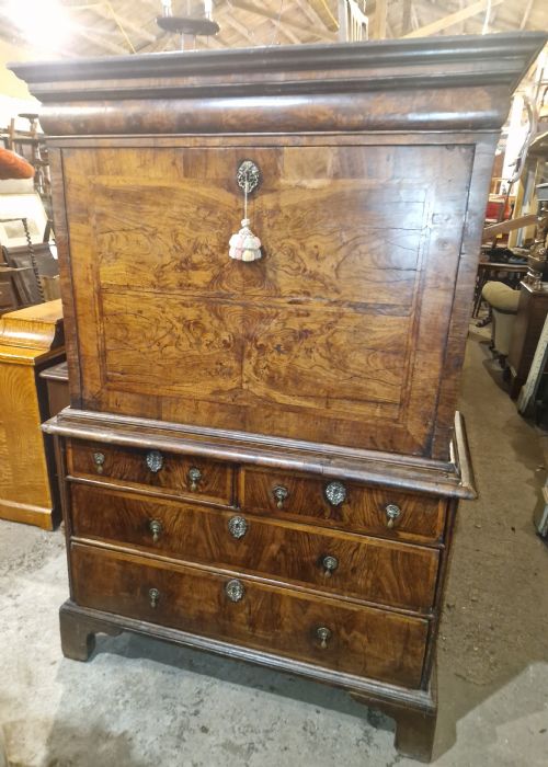 early 18th century walnut escritoire - CATEGORY: ANTIQUE BUREAU - DATED 1700