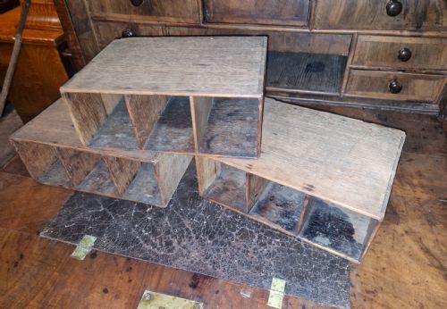 EARLY 18TH CENTURY WALNUT ESCRITOIRE - ADDITIONAL PHOTO 12