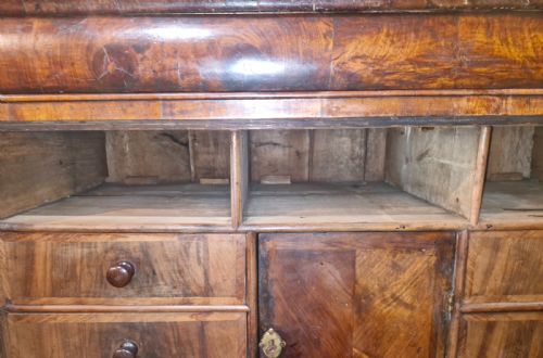 EARLY 18TH CENTURY WALNUT ESCRITOIRE - ADDITIONAL PHOTO 16