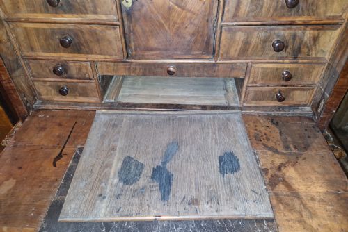 EARLY 18TH CENTURY WALNUT ESCRITOIRE - ADDITIONAL PHOTO 17