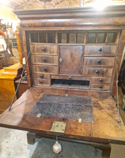EARLY 18TH CENTURY WALNUT ESCRITOIRE - ADDITIONAL PHOTO 20