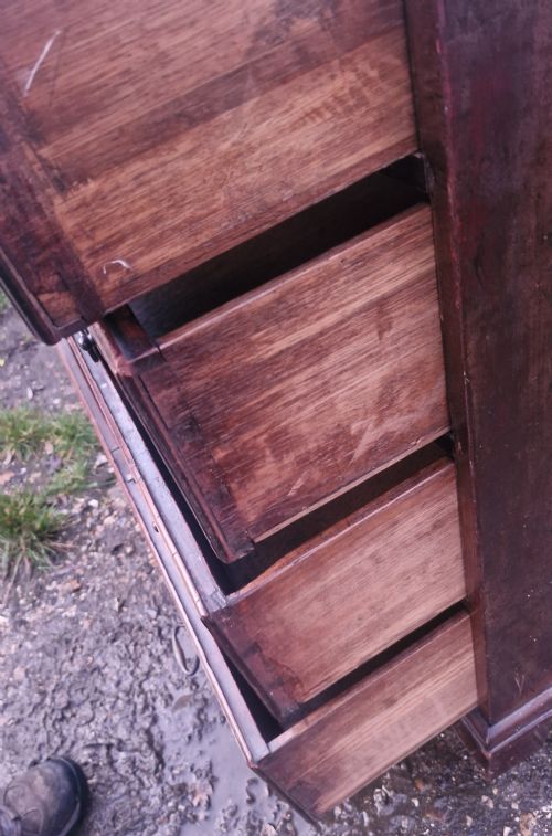 EARLY 18TH RED WALNUT CHEST OF DRAWERS - ADDITIONAL PHOTO 3