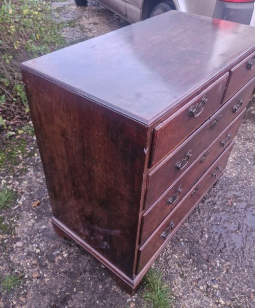 EARLY 18TH RED WALNUT CHEST OF DRAWERS - ADDITIONAL PHOTO 5