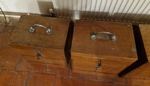 4 EARLY 20TH CENTURY MAHOGANY SPECIMEN CHESTS WITH CARRYING HANDLES - ADDITIONAL PHOTO 4