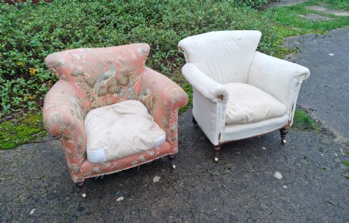 PAIR OF HOWARD STYLE WOODSTOCK UPHOLSTERED ARMCHAIRS - ADDITIONAL PHOTO 3