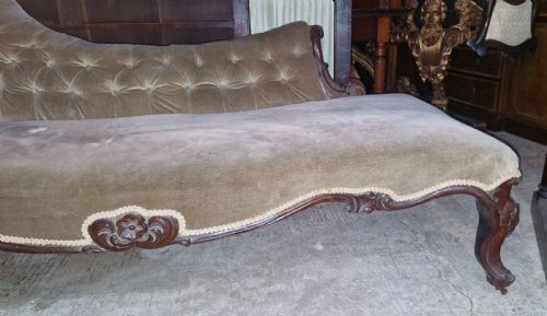 LARGE EARLY VICTORIAN CARVED ROSEWOOD FRAMED CHAISE LONGUE - ADDITIONAL PHOTO 1