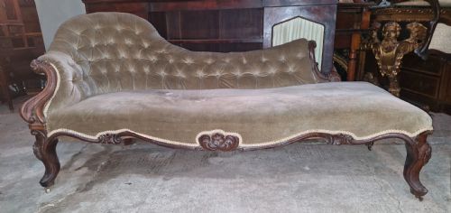 LARGE EARLY VICTORIAN CARVED ROSEWOOD FRAMED CHAISE LONGUE - ADDITIONAL PHOTO 3