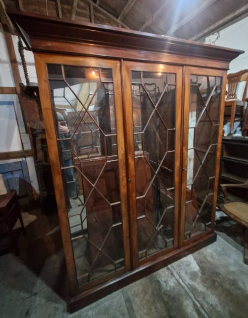 MAHOGANY 3 DOOR GLAZED BOOKCASE CABINETADJUSTABLE SHELVES - ADDITIONAL PHOTO 2