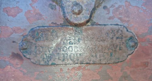 VICTORIAN RIVETED WOOD AND LEATHER TRAVELLING TRUNK - ADDITIONAL PHOTO 13