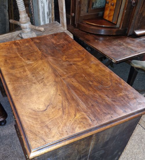NEAT GEORGIAN MAHOGANY CHEST OF DRAWERS OF SMALL SIZE - ADDITIONAL PHOTO 4