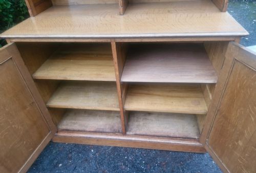 GOOD AND VERY USEFUL VICTORIAN GOLDEN OAK 2 DOOR CABINET - ADDITIONAL PHOTO 8