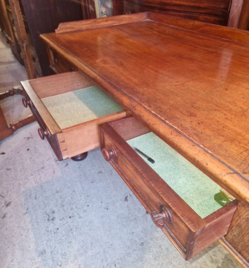 EARLY VICTORIAN MAHOGANY 3 DRAWER WRITING TABLE - ADDITIONAL PHOTO 5