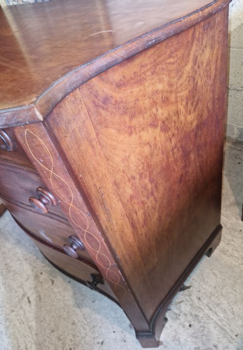 EARLY 19TH CENTURY LINE INLAID MAHOGANY SERPENTINE FRONT CHEST OF DRAWERS - ADDITIONAL PHOTO 2