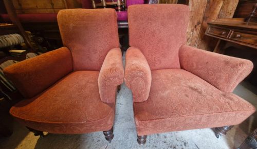A CLOSE MATCHED PAIR OF UPHOLSTERED ARMCHAIRS - ADDITIONAL PHOTO 7