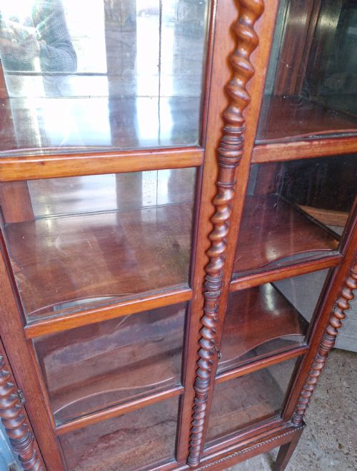 19TH CENTURY MAHOGANY MIRROR BACKED BIJOUTERIE DISPLAY CABINET - ADDITIONAL PHOTO 2