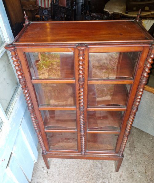 19TH CENTURY MAHOGANY MIRROR BACKED BIJOUTERIE DISPLAY CABINET - ADDITIONAL PHOTO 4