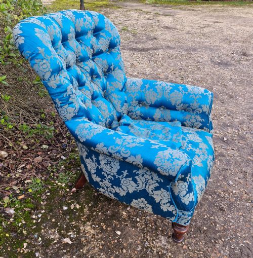VICTORIAN BUTTON BACK UPHOLSTERED ARMCHAIR - ADDITIONAL PHOTO 4