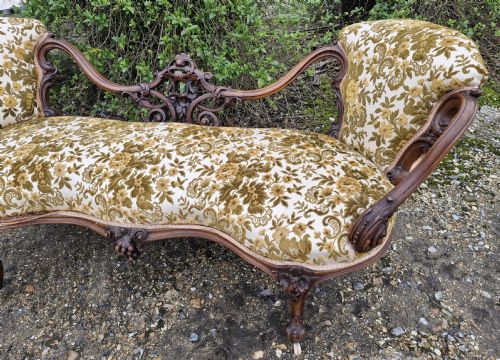 VICTORIAN CARVED WALNUT CONVERSATION SEAT - ADDITIONAL PHOTO 3