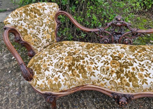 VICTORIAN CARVED WALNUT CONVERSATION SEAT - ADDITIONAL PHOTO 6