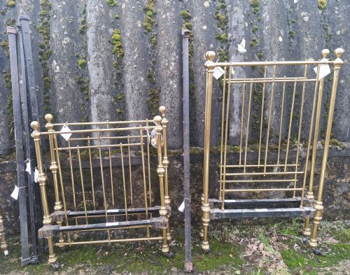 pair of late victorian brass single beds with irons - CATEGORY: ANTIQUE BEDS - DATED VICTORIAN