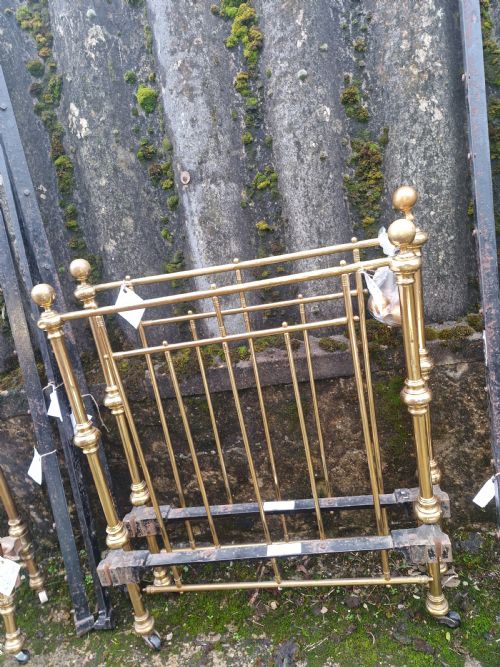 PAIR OF LATE VICTORIAN BRASS SINGLE BEDS WITH IRONS - ADDITIONAL PHOTO 2