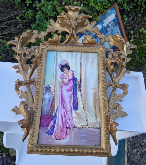 LATE 19TH CENTURY PAINTED PORCELAIN PLAQUE WITHIN A CARVED FRAME SIGNED - ADDITIONAL PHOTO 5