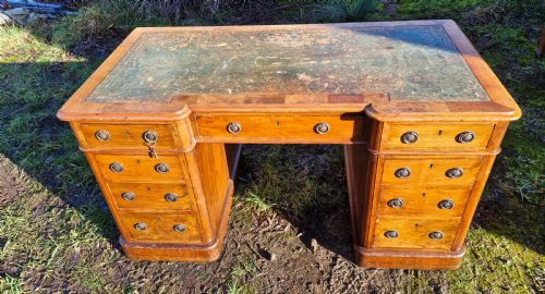 VICTORIAN WALNUT KNEEHOLE BREAKFRONT PEDESTAL DESK - ADDITIONAL PHOTO 6