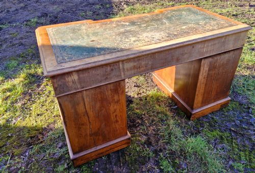 VICTORIAN WALNUT KNEEHOLE BREAKFRONT PEDESTAL DESK - ADDITIONAL PHOTO 8
