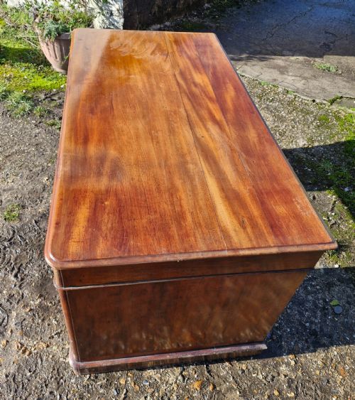 VICTORIAN MAHOGANY KNEEHOLE PEDESTAL WRITING DESK - ADDITIONAL PHOTO 2