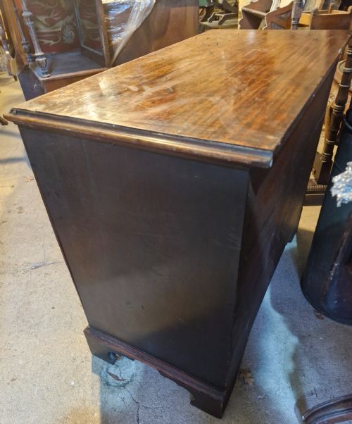 LATE GEORGIAN MAHOGANY CHEST OF 4 DRAWERS - ADDITIONAL PHOTO 5