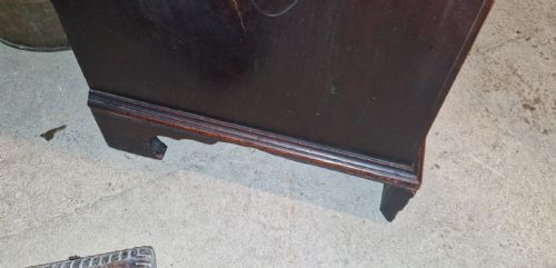 LATE GEORGIAN MAHOGANY CHEST OF 4 DRAWERS - ADDITIONAL PHOTO 8